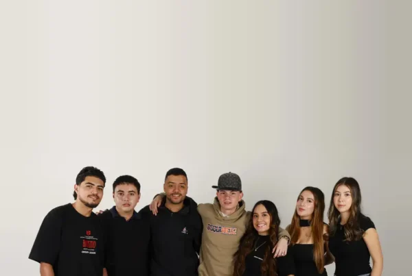 Equipo de producción del documental Moisés, con Melissa Osorio